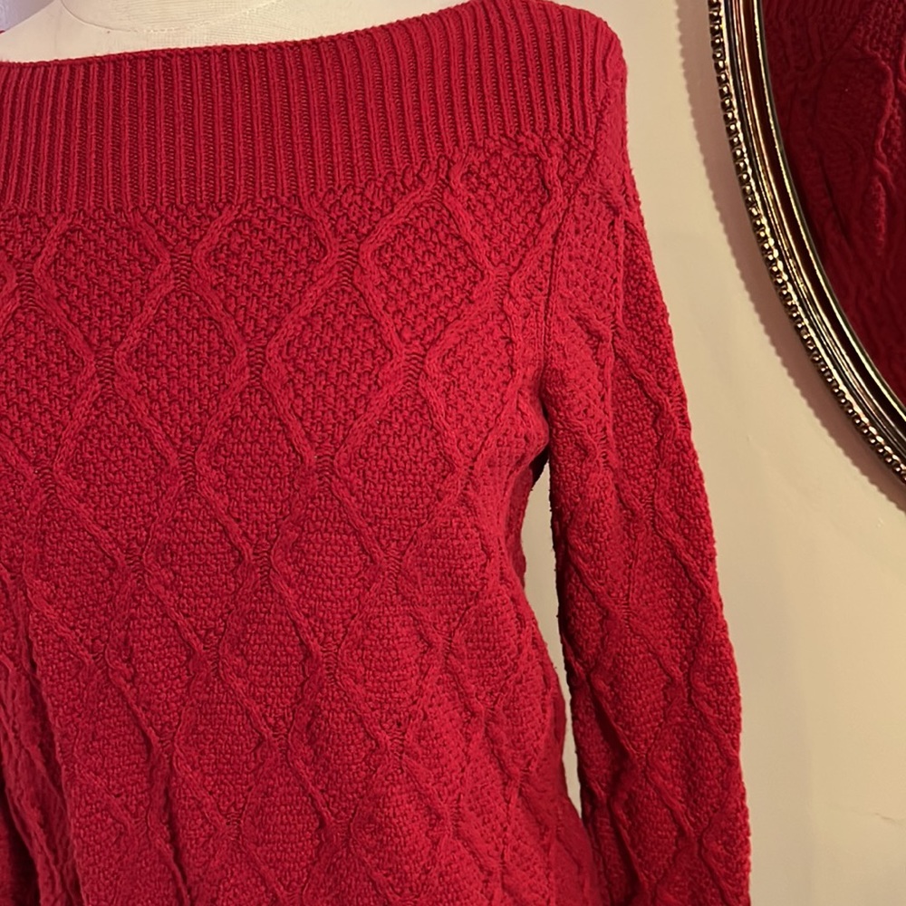 Red sweater size Medium Craft&Barrow